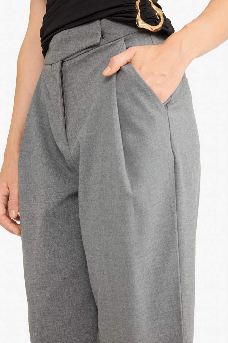 Barrel Fit Crop Ankle Length Trousers
