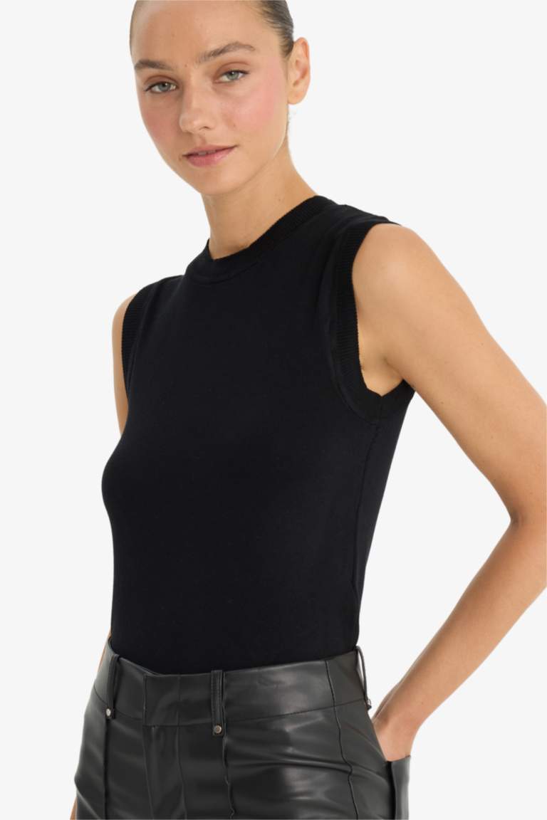 Slim Fit Knitwear Crew Neck Tank Top