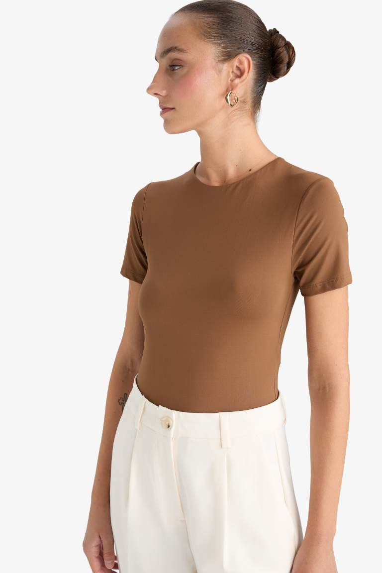 Bisiklet Yaka Kısa Kollu Tişört