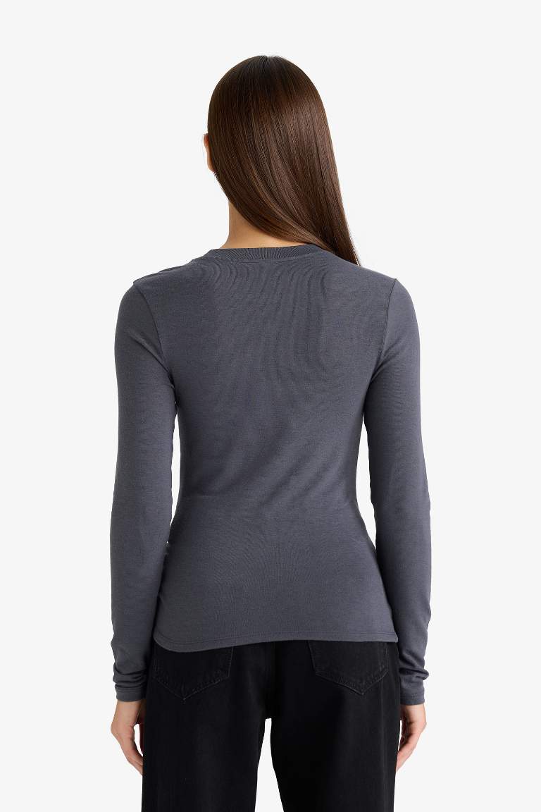 Футболка с длинными рукавами, обтягивающий крой