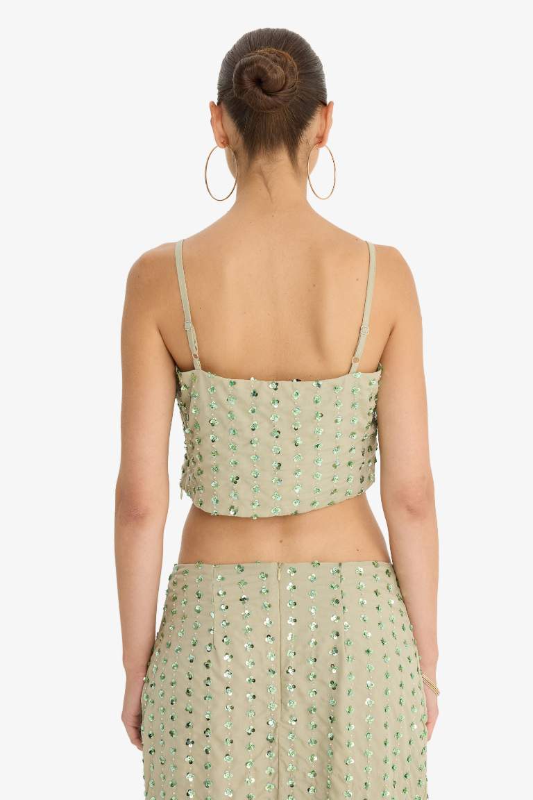 Regular Fit Strapless Sleeveless Blouse