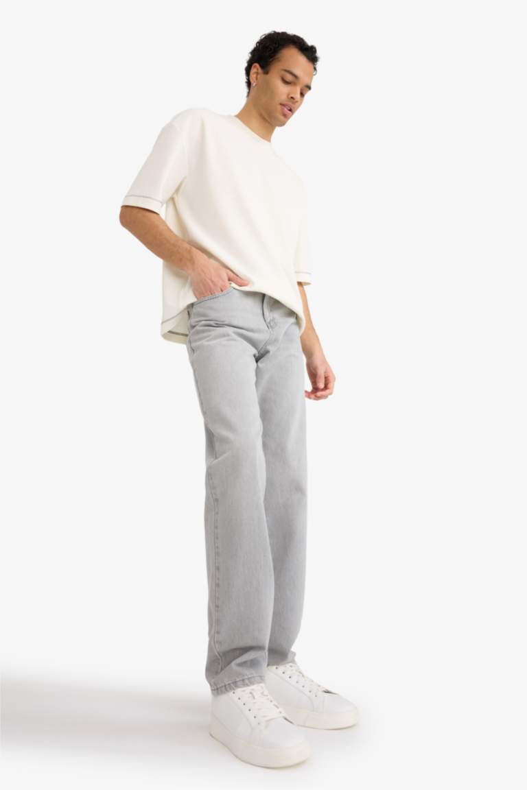 Straight Fit Düz Paça Jean Pantolon