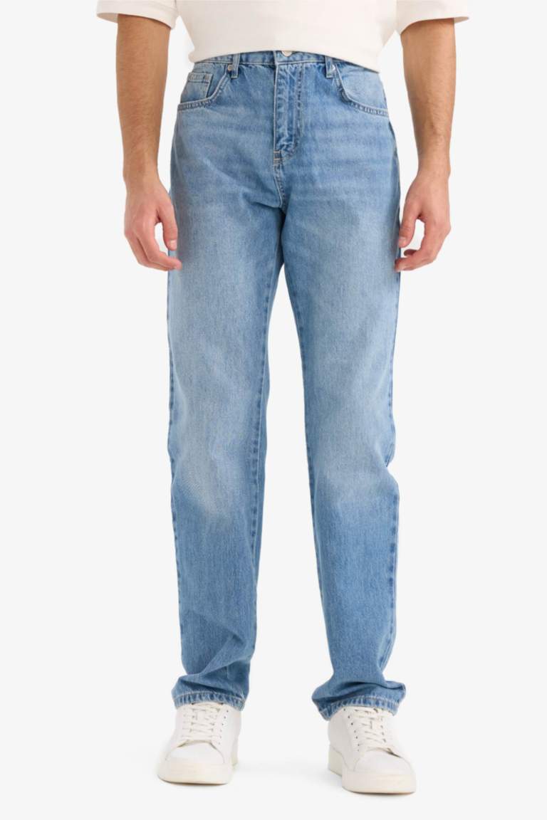 Прямые джинсы с прямыми штанинами