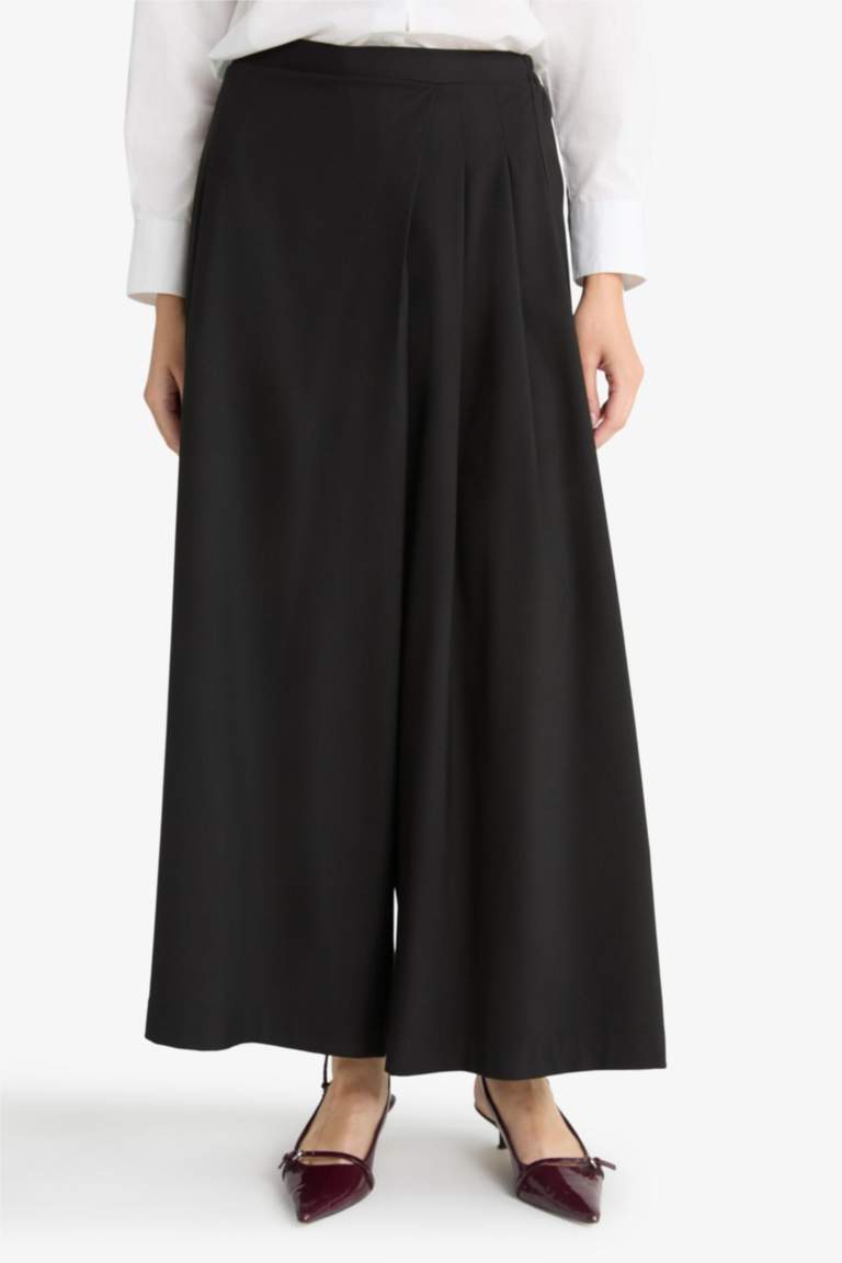Regular Fit Wide Leg Woven Trousers