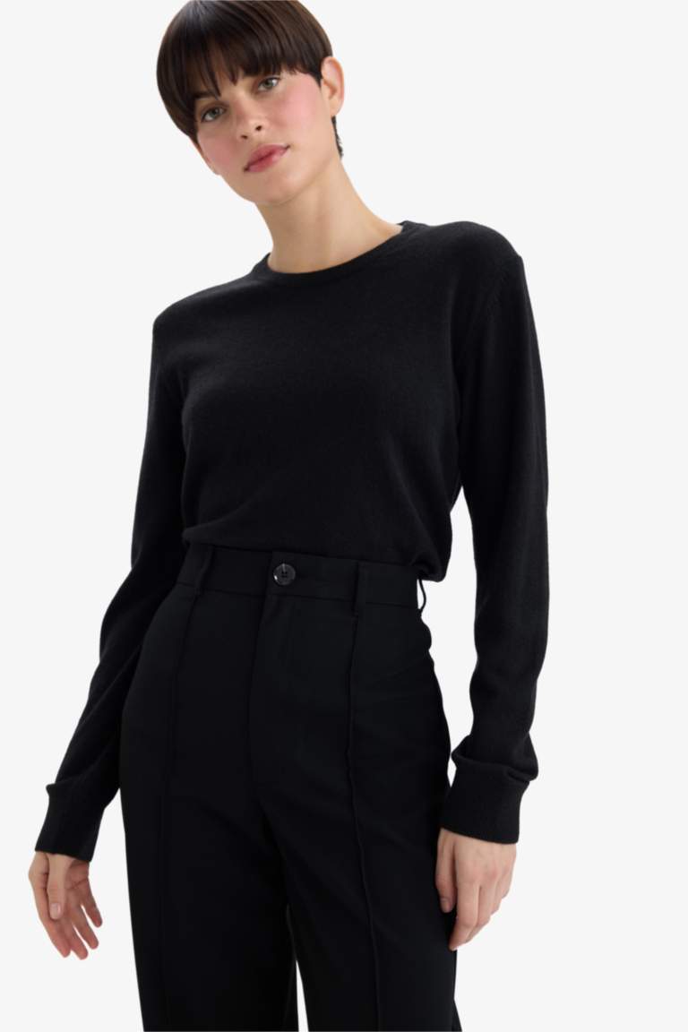 بلوز تريكو قصة عادية بياخة مستديرة من مزيج الصوف