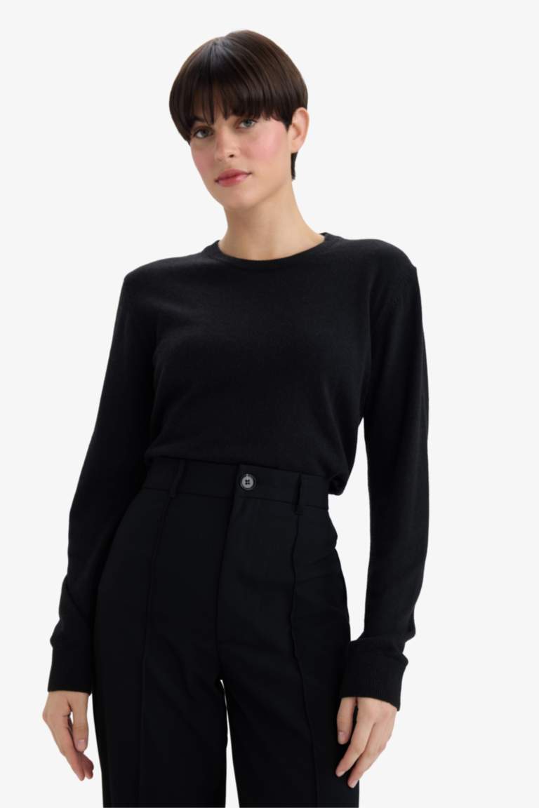 بلوز تريكو قصة عادية بياخة مستديرة من مزيج الصوف