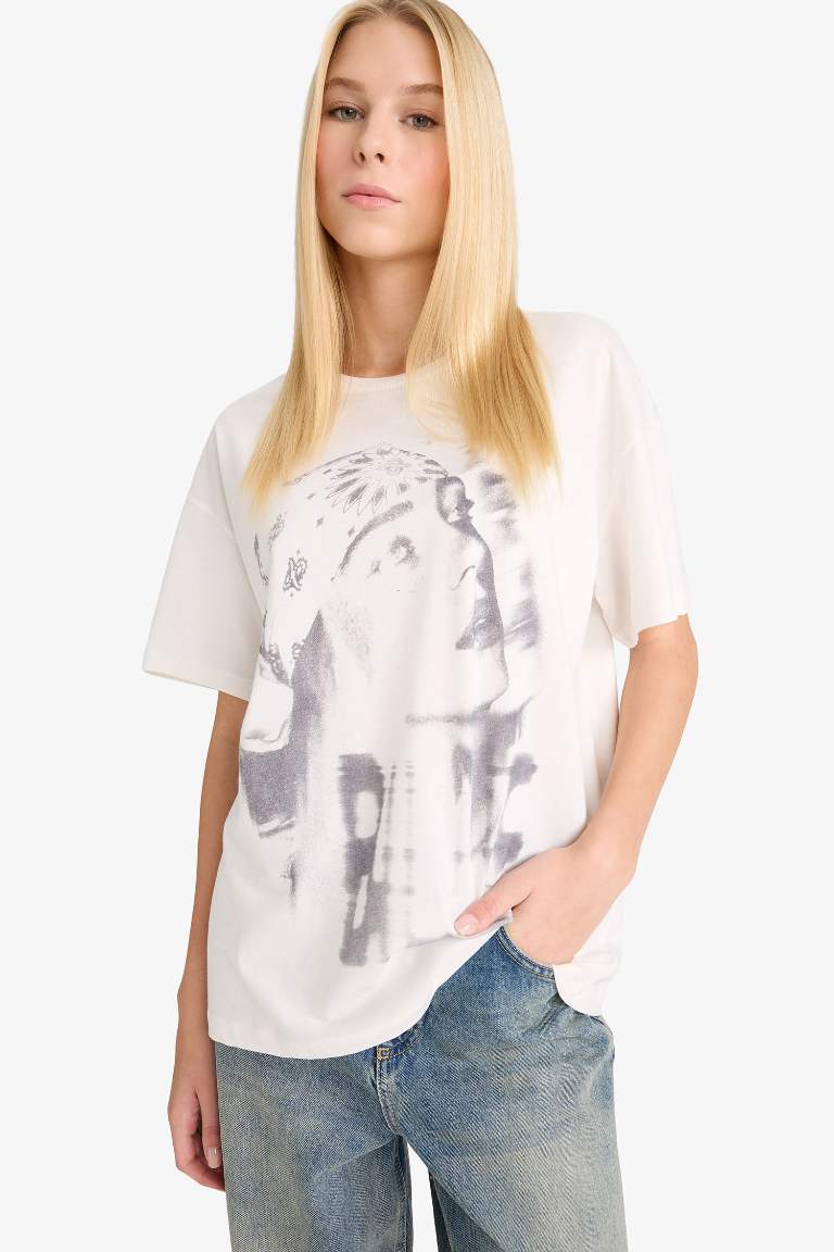 Оверсайз футболка с принтом на спине и короткими рукавами