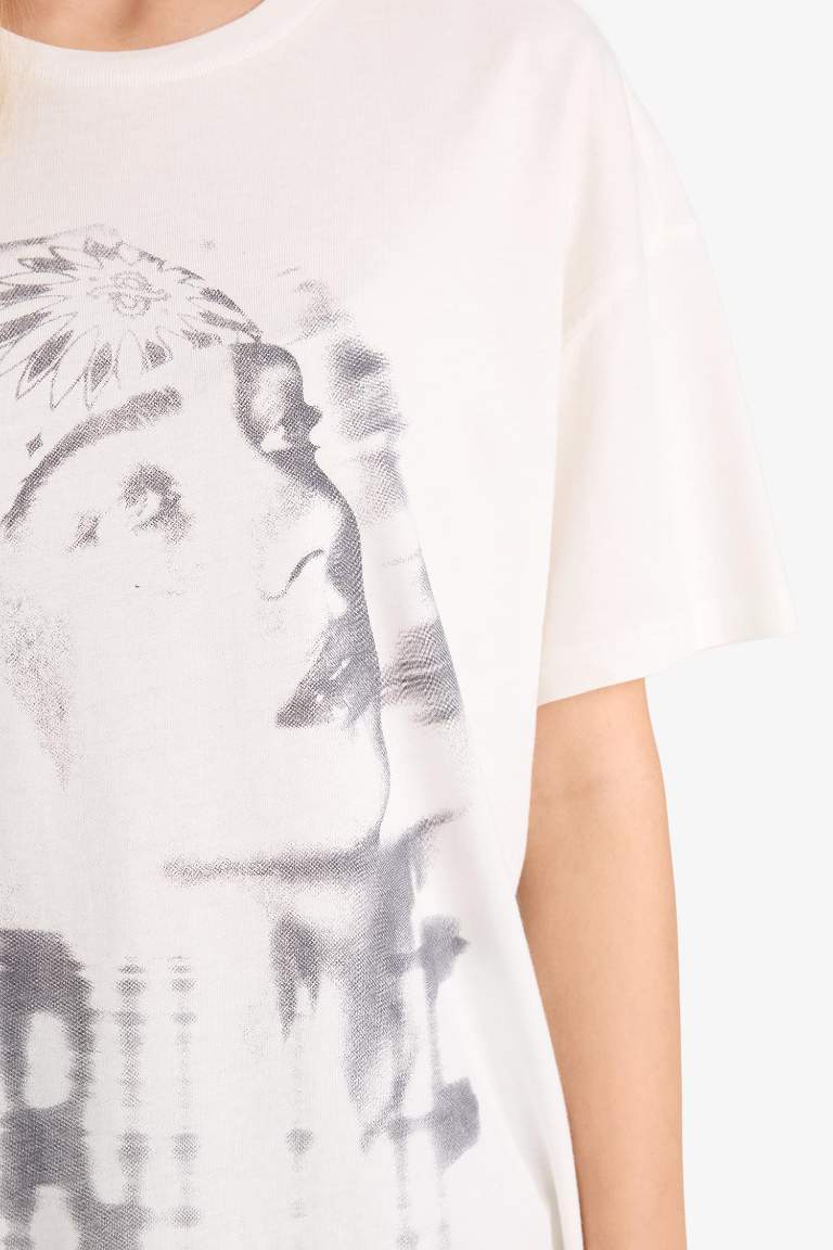 Оверсайз футболка с принтом на спине и короткими рукавами