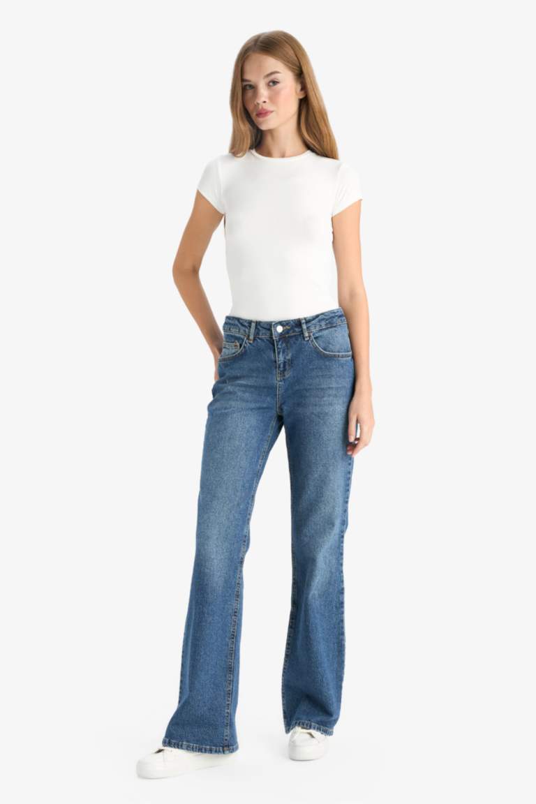 Jean taille basse à effet délavé