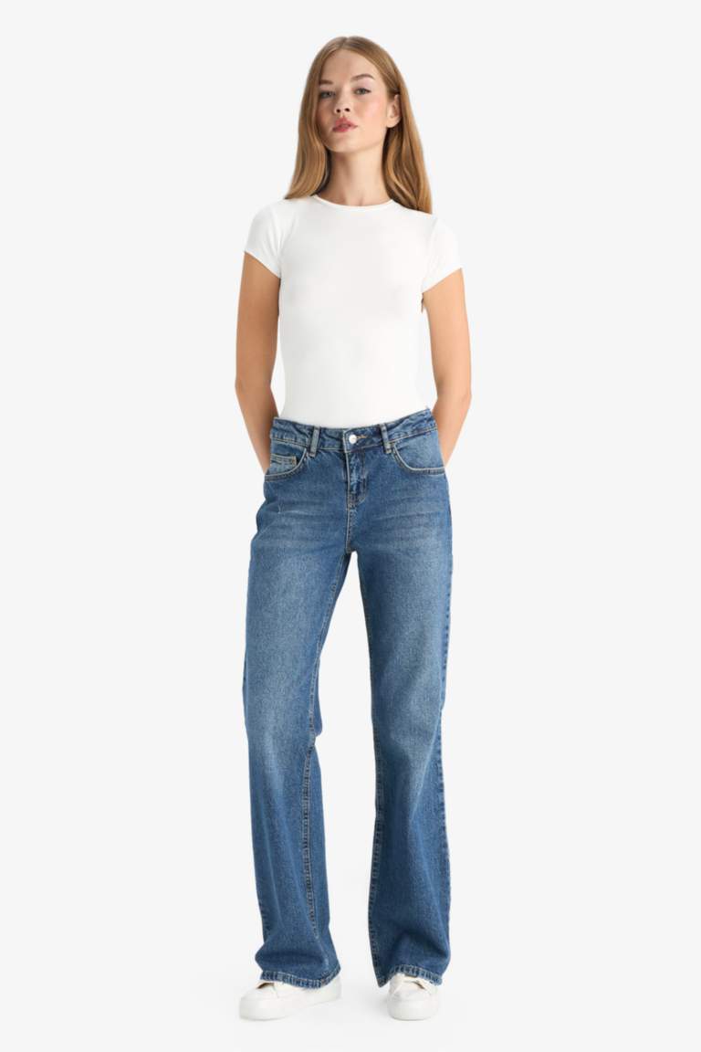 Jean taille basse à effet délavé