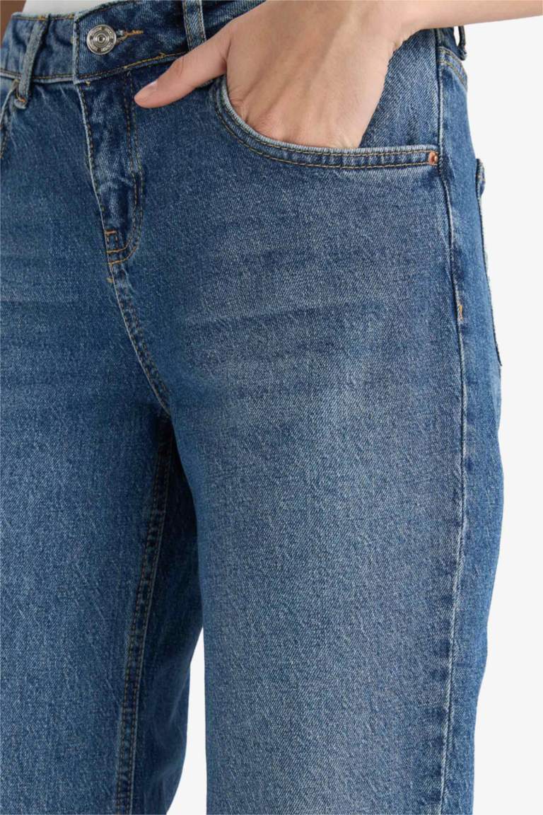 Jean taille basse à effet délavé