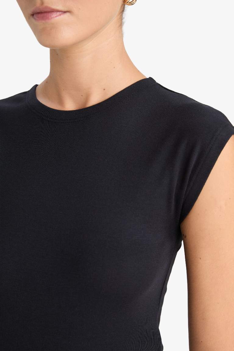Приталенная футболка Premium Slim Fit с узкими штанинами, круглым вырезом, из модала и коротким рукавом