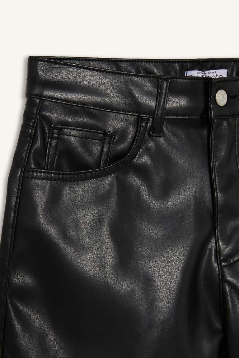 2 piece Faux Leather Normal Waist Short Leg Shorts
