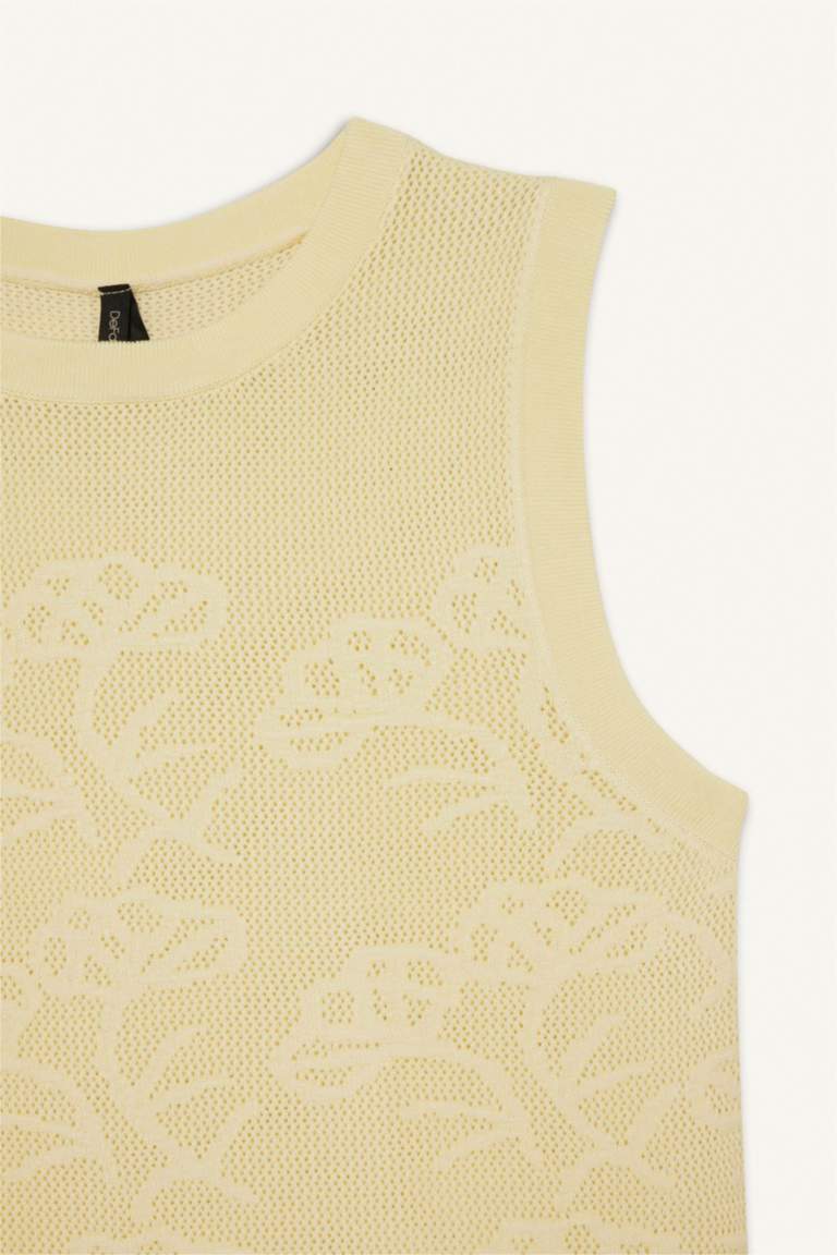 فانيلة تريكو قصة عادية