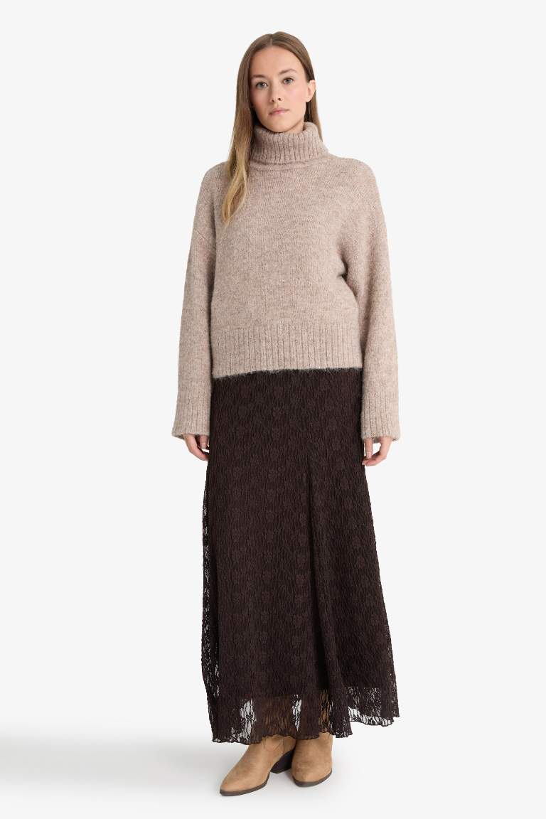 A Cut Lace Knitted Skirt