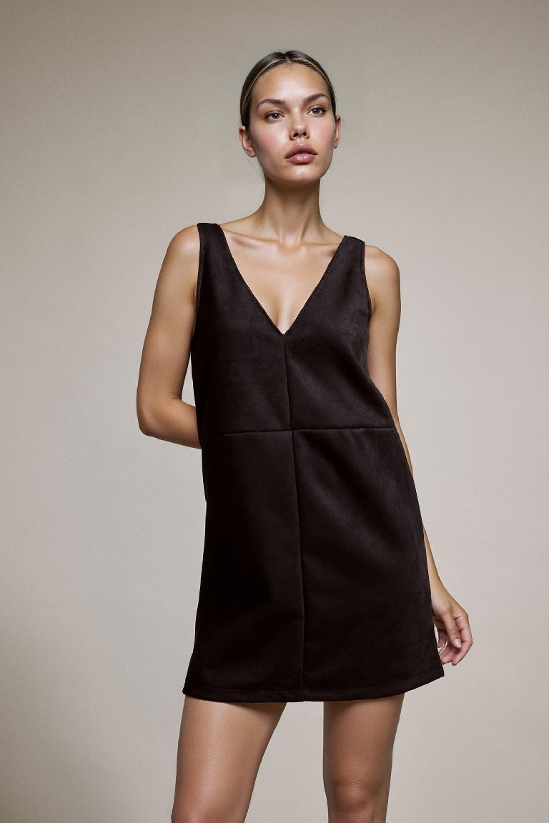 V Yaka Kalın Askılı Süet Mini Elbise