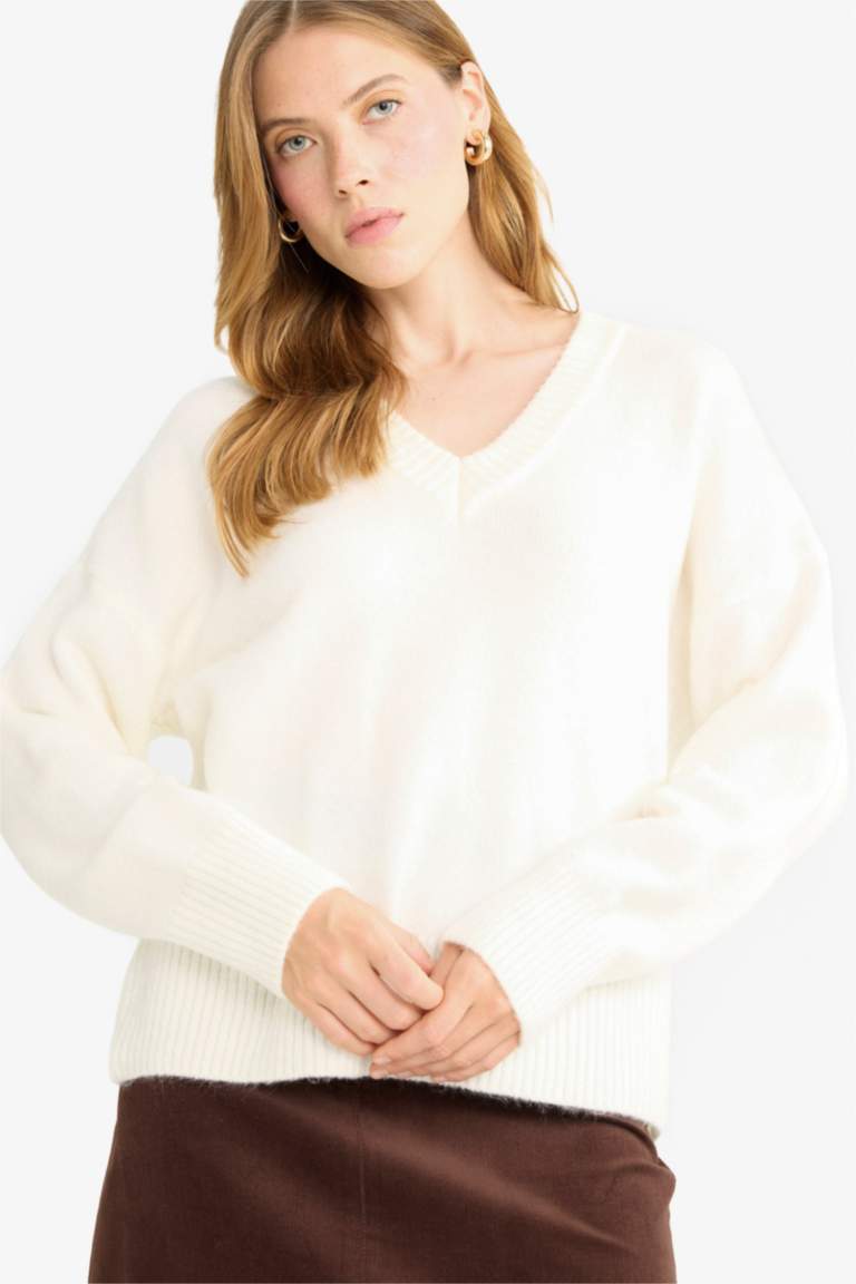 Oversize Geniş Kalıp V Yaka Triko Kazak