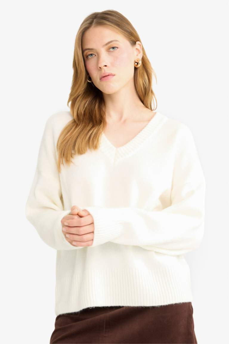 Oversize Geniş Kalıp V Yaka Triko Kazak