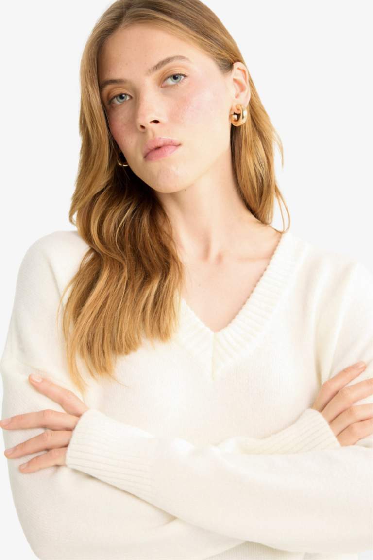 Oversize Geniş Kalıp V Yaka Triko Kazak