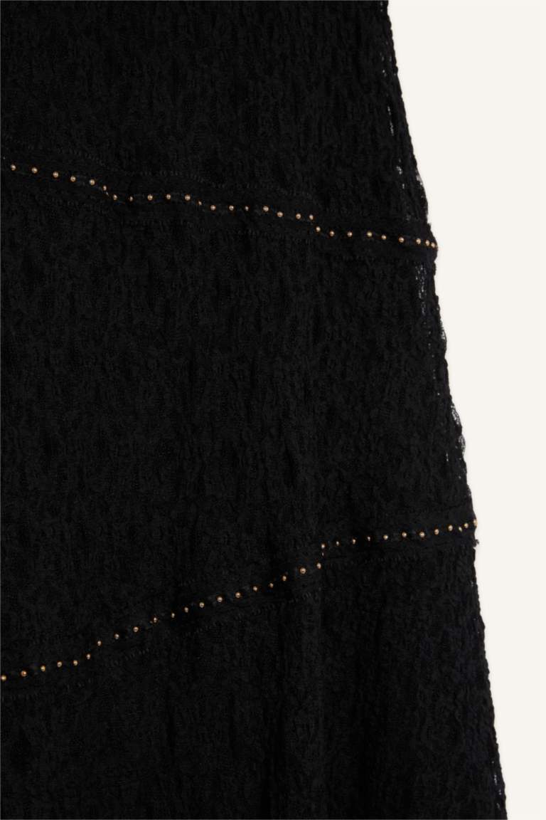 جيبة تريكو قصيرة دانتيل بقصة A بخصر عادي