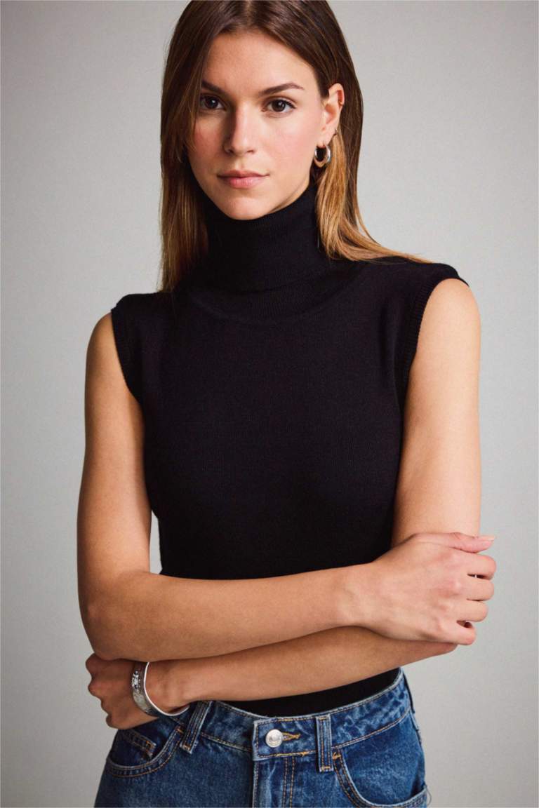 بلوزة كت بيزك سادة هاينك