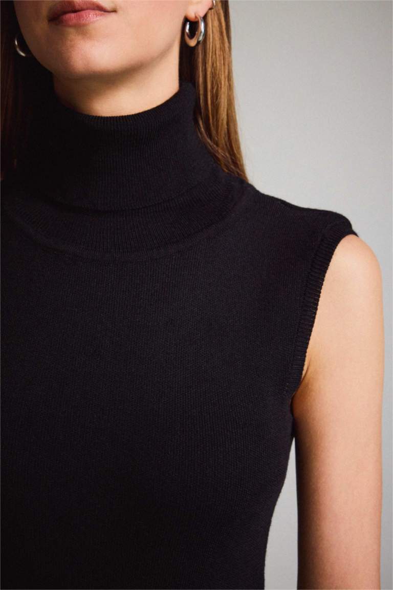 بلوزة كت بيزك سادة هاينك