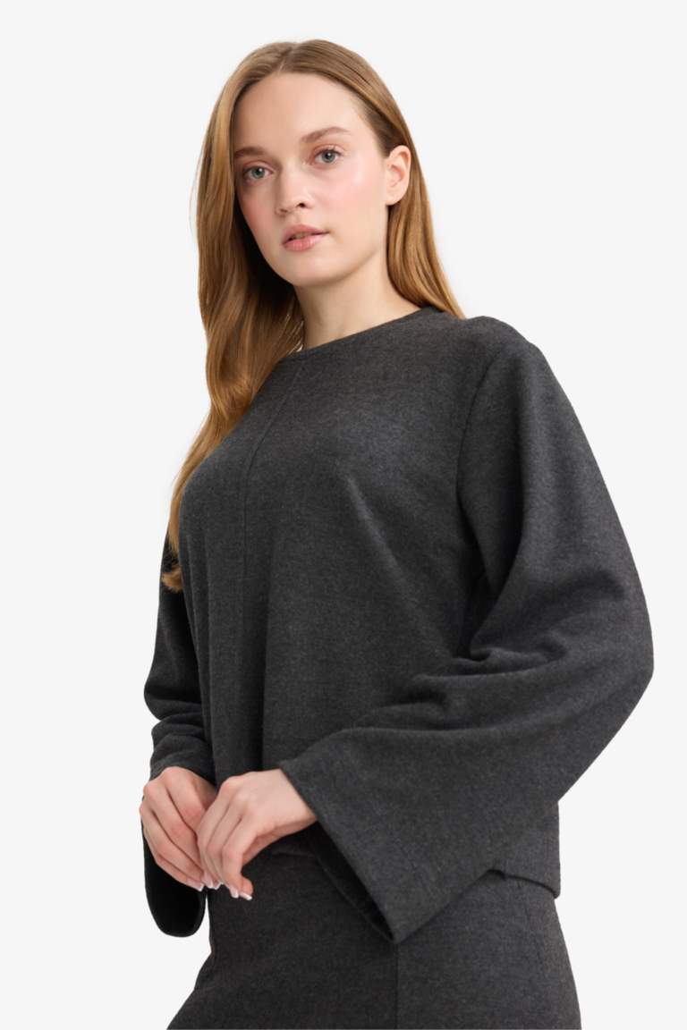 بلوزة تريكو ردن طويل بقصة فضفاضة