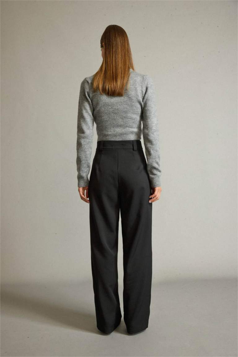 بنطلون قصة مريحة برجل عادي وخصر عادي