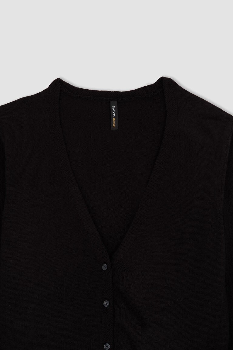 Black WOMAN Regular Fit V-Neck Cardigan 2460932 | DeFacto