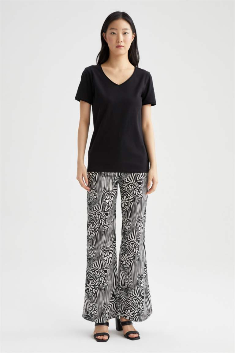 Black WOMAN Slim Fit V Neck Short Sleeve T-Shirt 2398134 | DeFacto