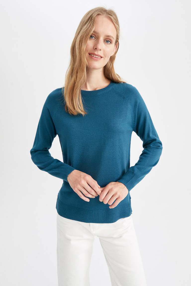 Green WOMAN Relax Fit Crew Neck Sweater 2449082 | DeFacto