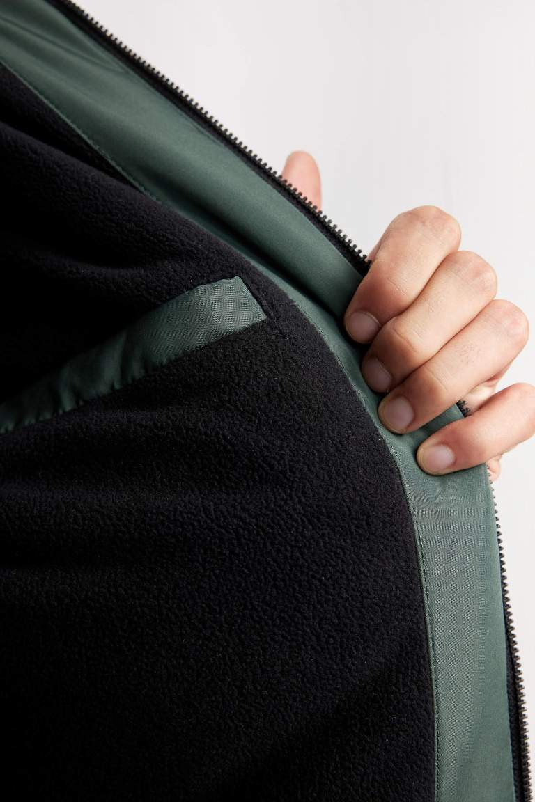 Su Geçirmez Rüzgar Geçirmez Slim Fit Kapüşonlu Blok Desenli Polar Astarlı Mont