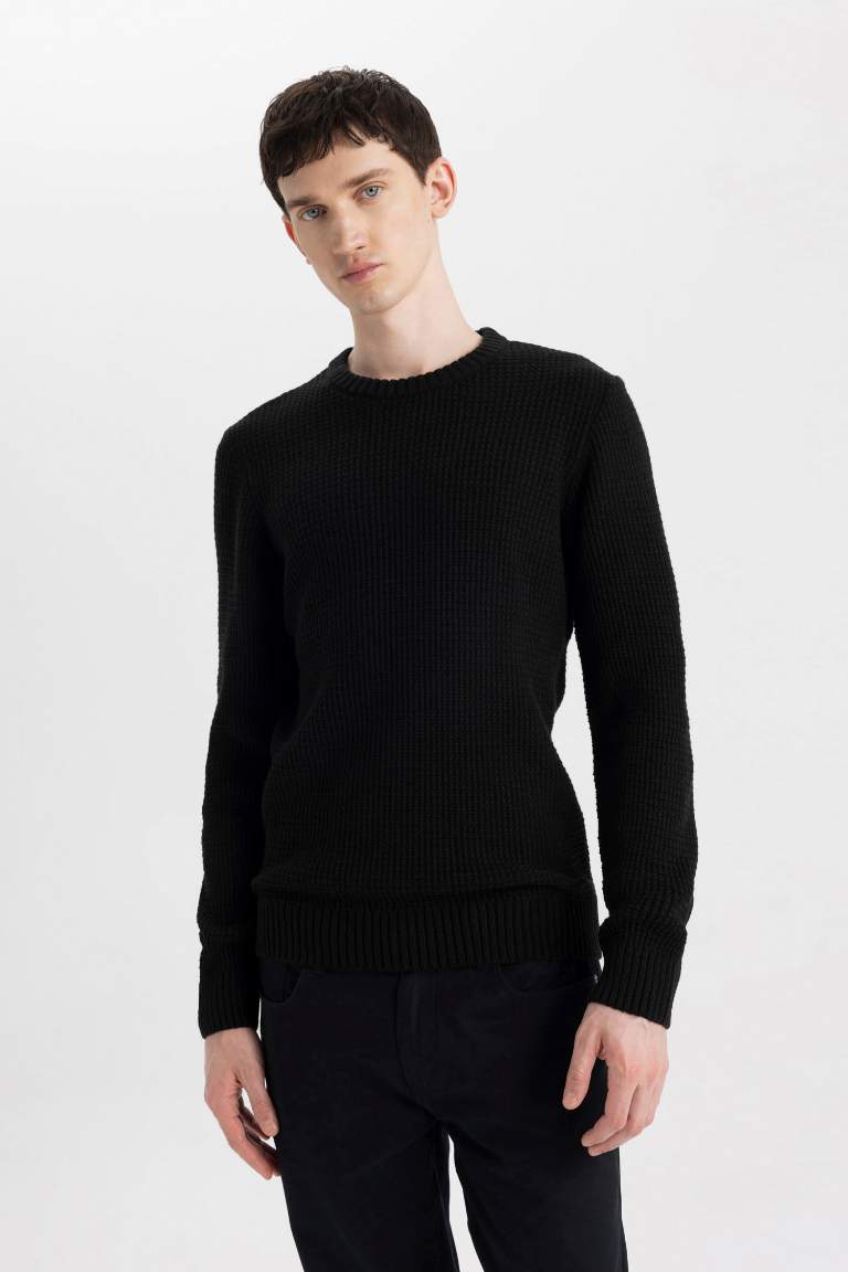 Standard Fit Crew Neck Basic Knitted Pullover