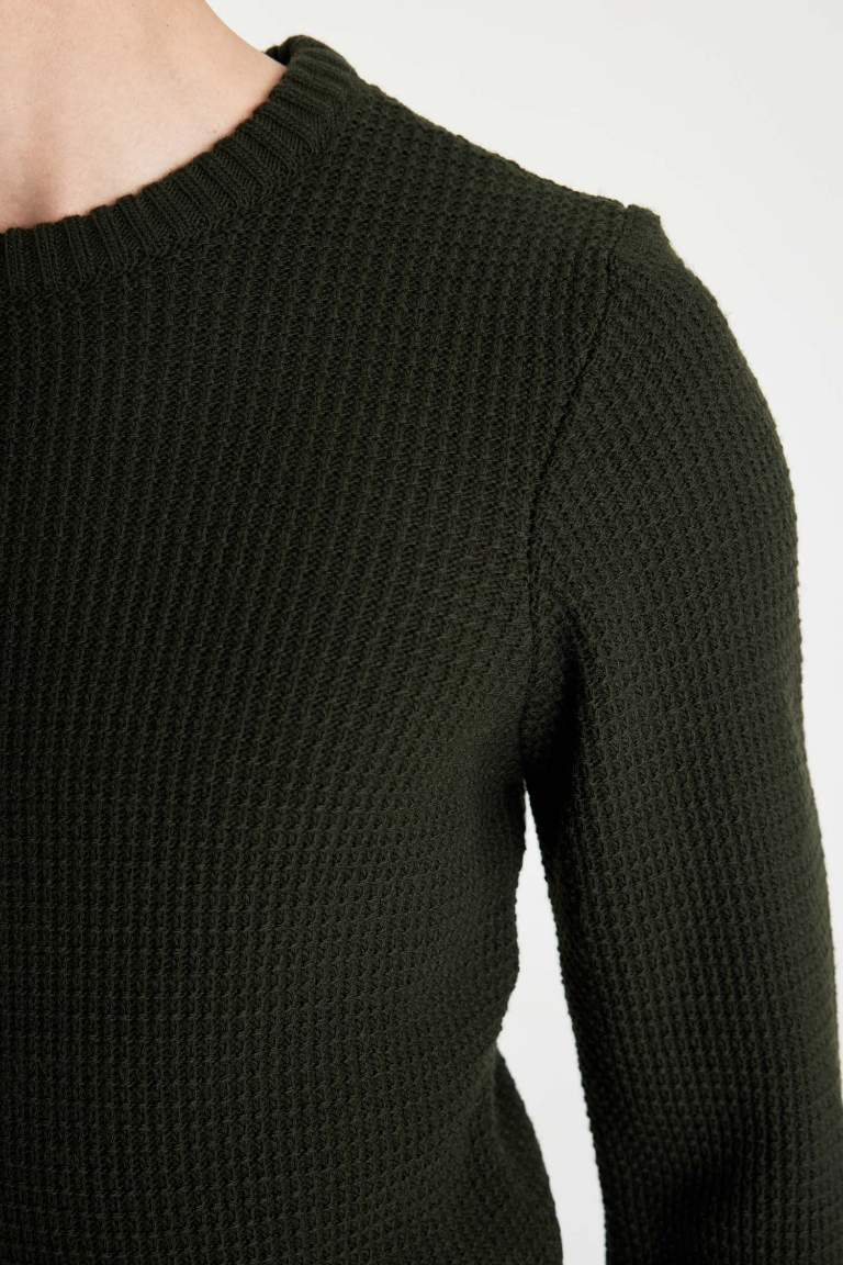 Standard Fit Crew Neck Basic Knitted Pullover