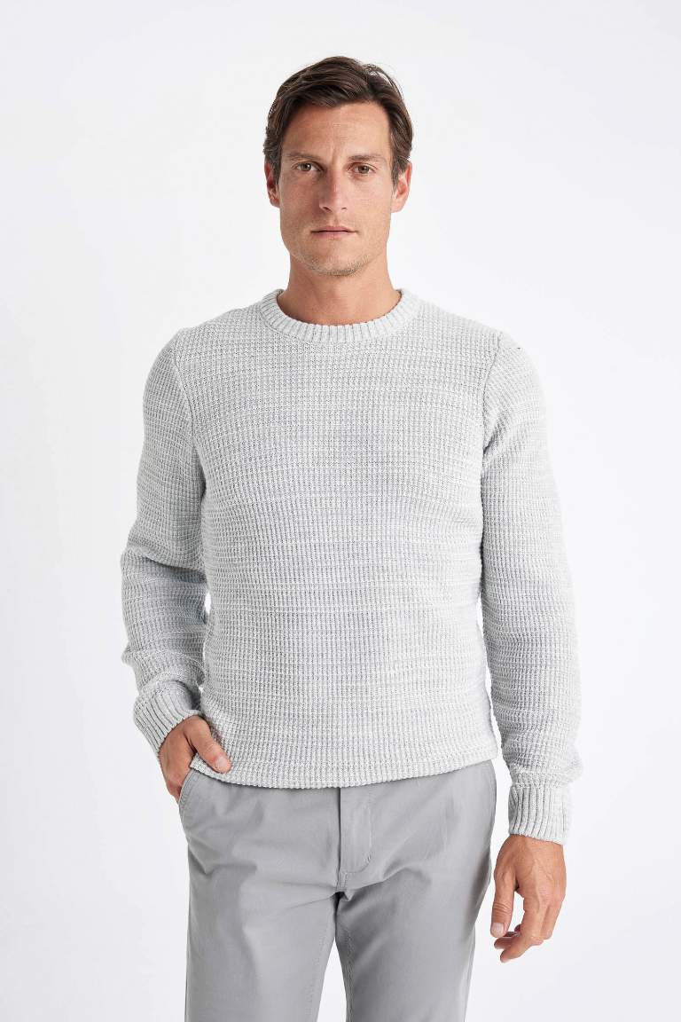 Standard Fit Crew Neck Knitted Pullover