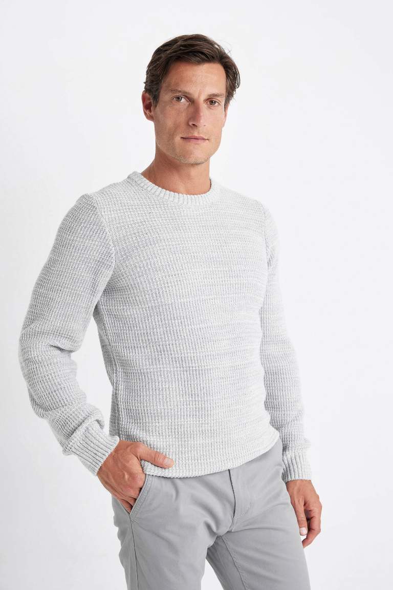 Standard Fit Crew Neck Knitted Pullover