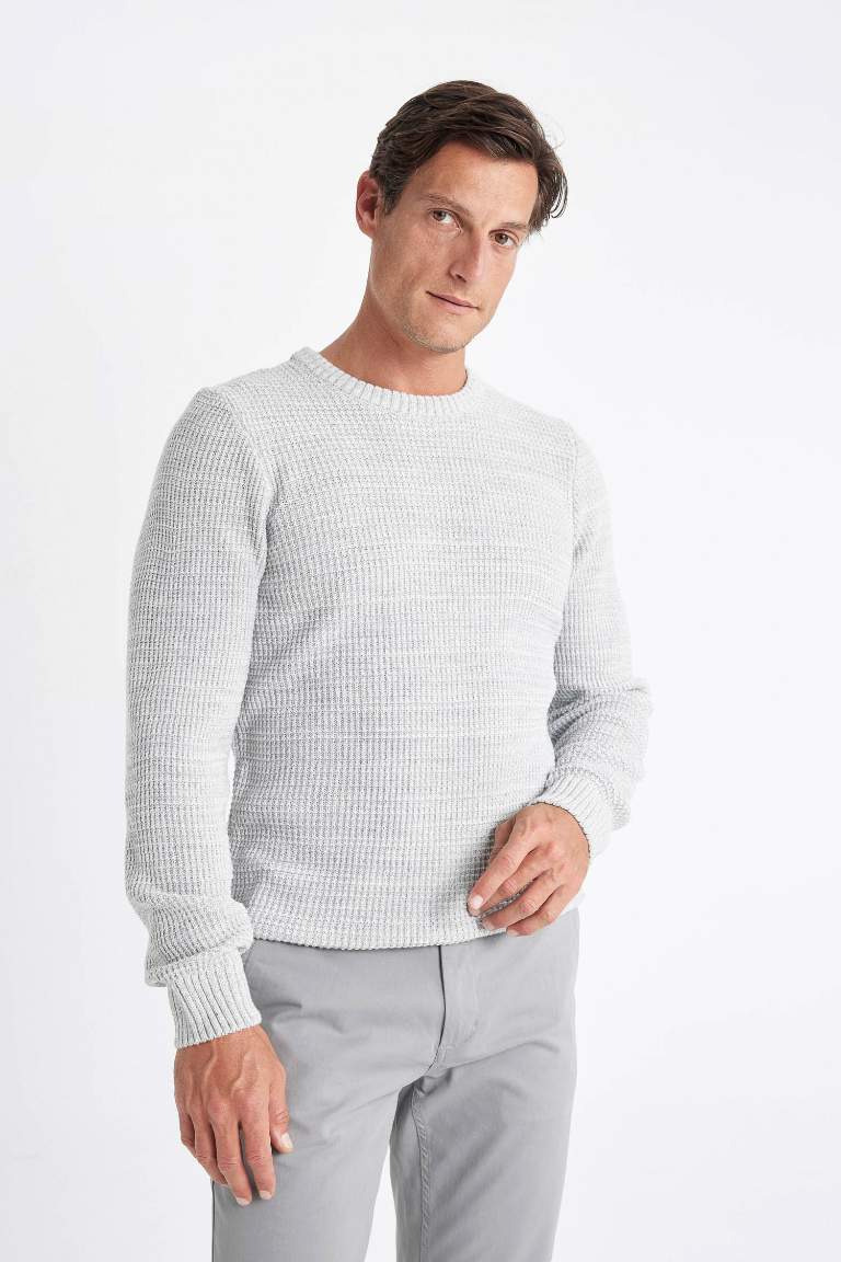 Standard Fit Crew Neck Knitted Pullover