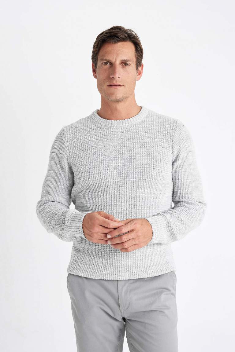 Standard Fit Crew Neck Knitted Pullover