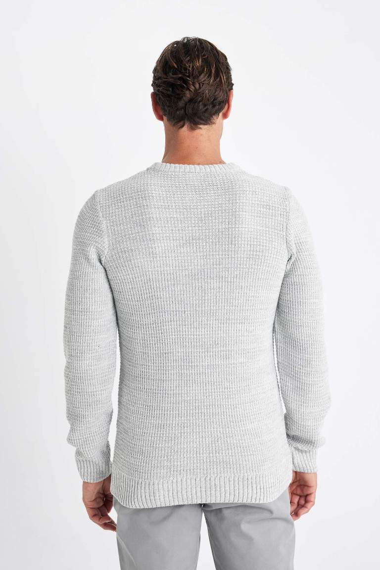 Standard Fit Crew Neck Knitted Pullover