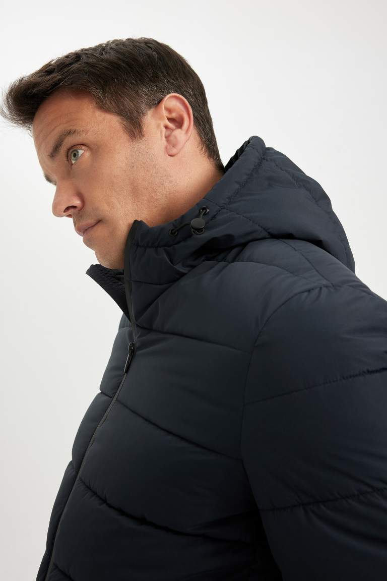 Slim Fit Kapüşonlu Şişme Mont