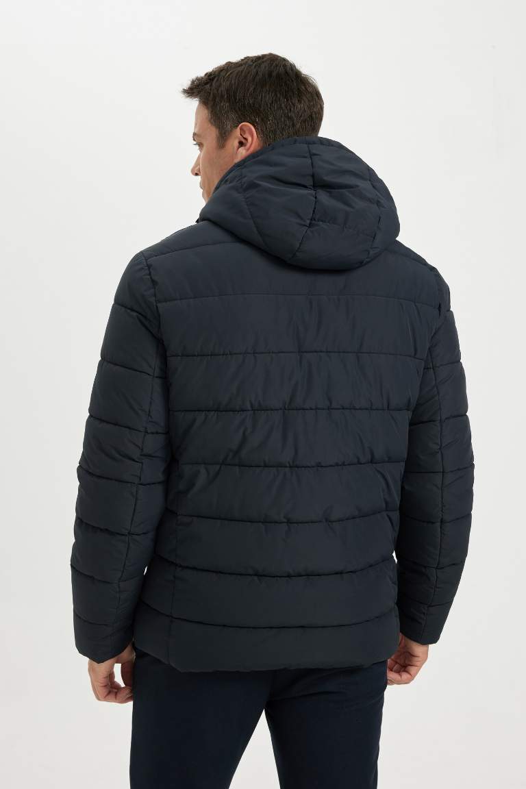 Slim Fit Kapüşonlu Şişme Mont