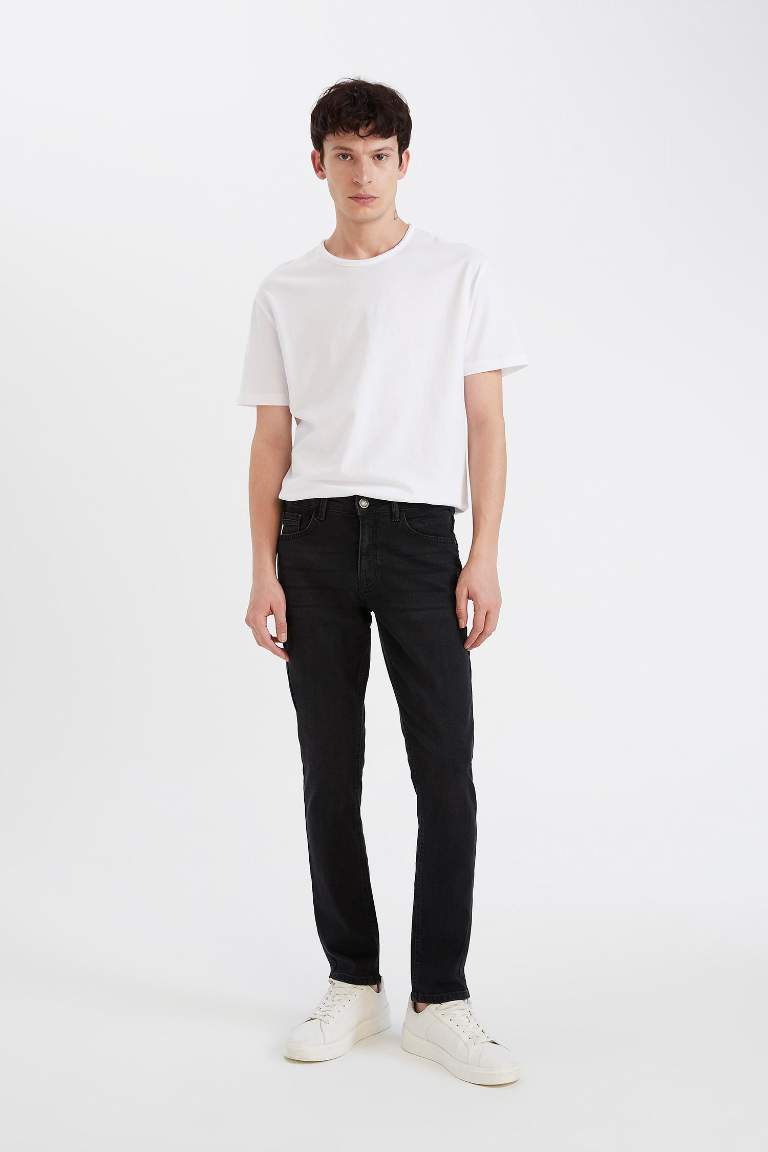 Pedro Slim Fit Super Skinny Hem Jeans