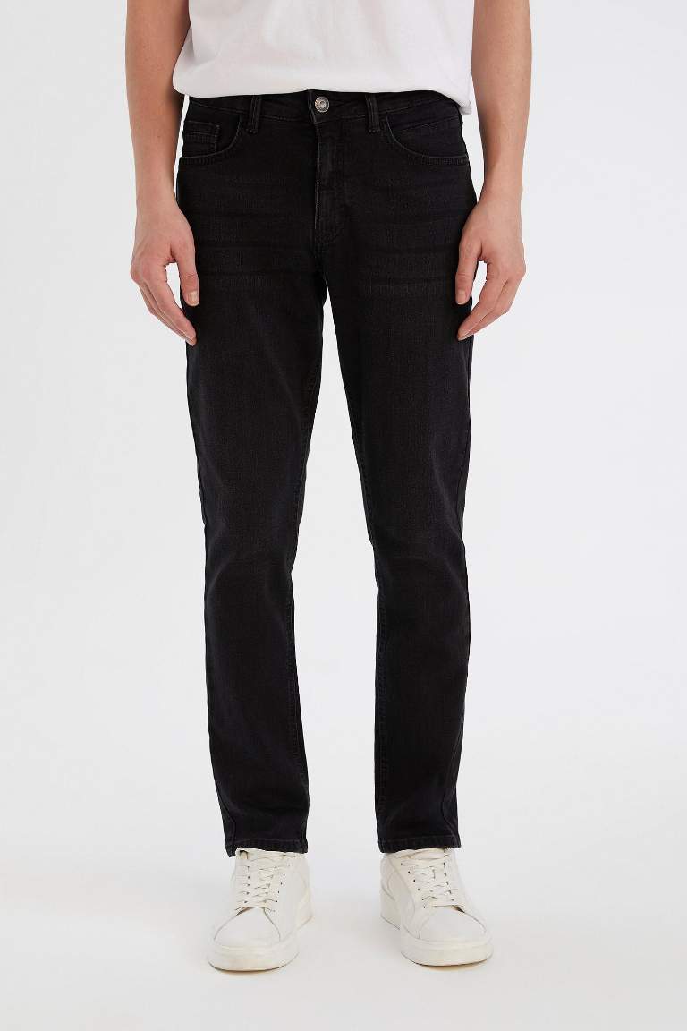 Pedro Slim Fit Super Skinny Hem Jeans