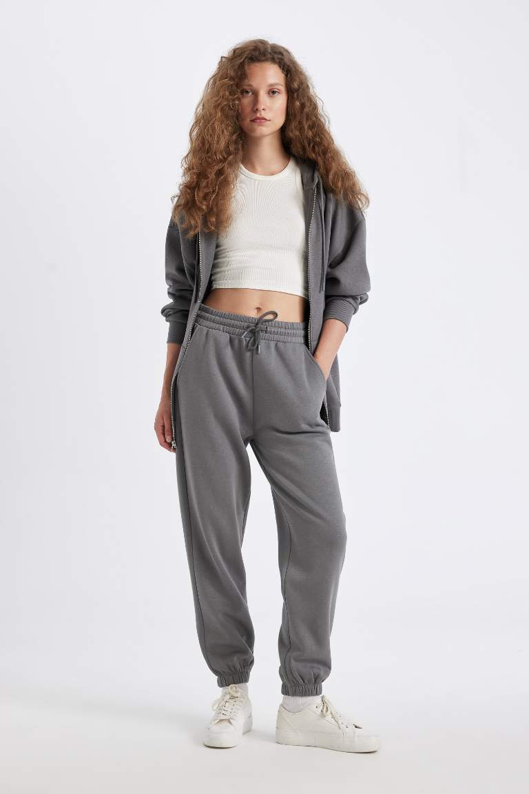 Standard Fit Elastic Waist Basic Thick Jogger Sweatpants