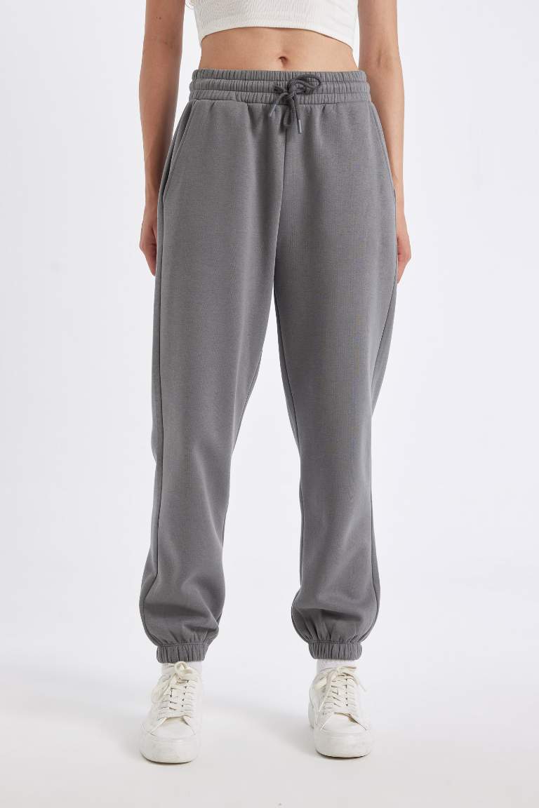 Standard Fit Elastic Waist Basic Thick Jogger Sweatpants