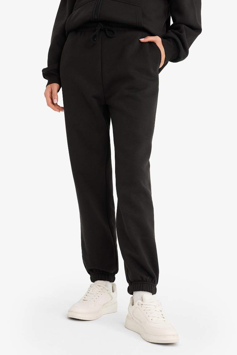 Jogger Fit Elastic Banded Leg Thick Fabric Trousers