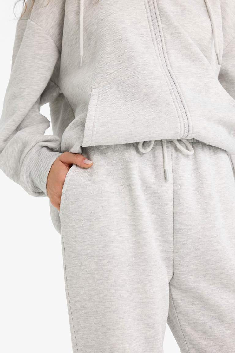 Standard Fit Elastic Leg Thick Fabric Sweatpants