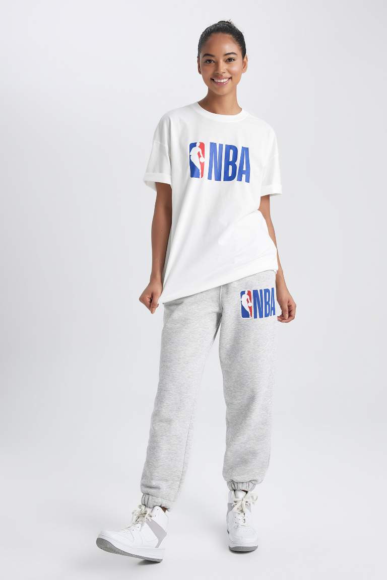 White WOMAN Oversize Fit NBA Licensed Crew Neck Printed