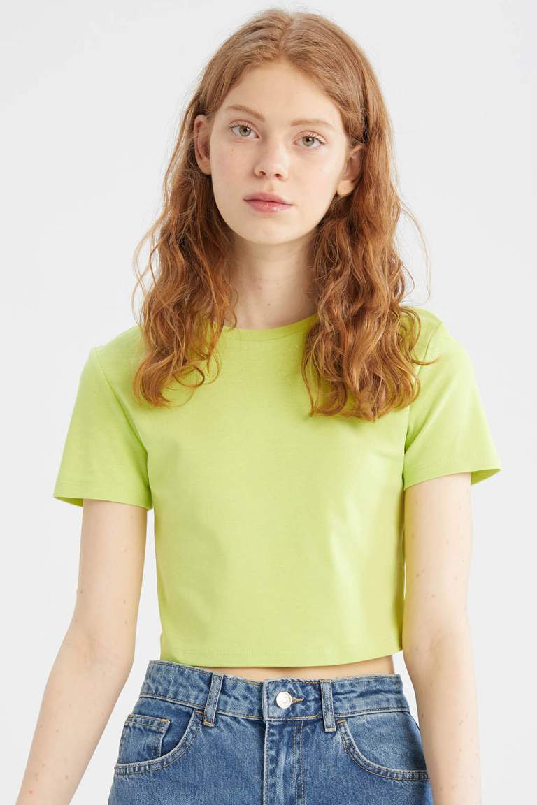 Slim Fit Short Sleeve Crop T-Shirt