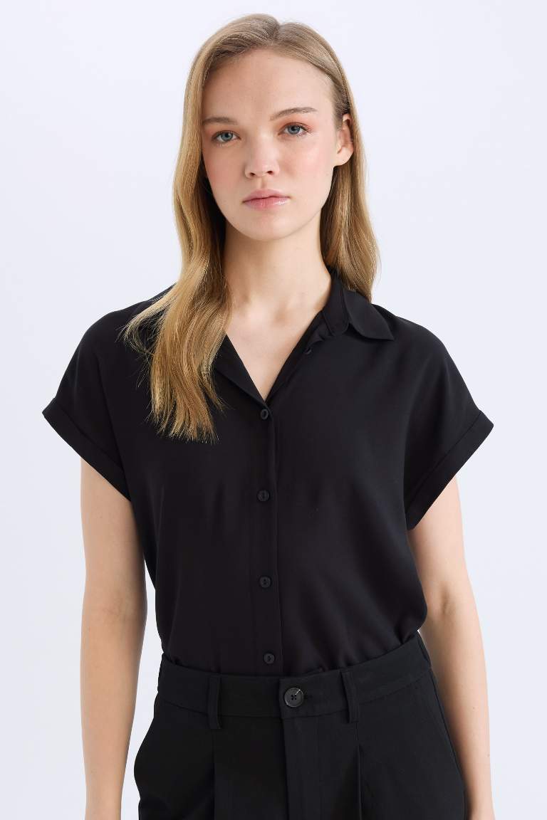 Chemise à manches courtes et coupe régulière